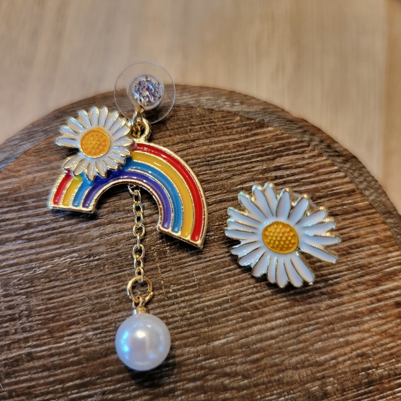 Rainbow and Daisy Mismatched Enamel Painted Earrings - Picture 3 of 4
